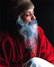 اشو با پیرهن قرمز